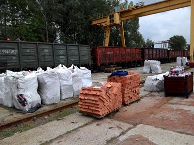 В оккупированную Донетчину контрабандисты везли 100 тонн напитков, присыпав товар шлаком (фото)