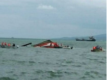 Спасательные лодки на месте кораблекрушения
