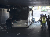 Автобус в тоннеле после аварии