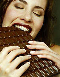 В швейцарии разработан новый сорт шоколада, который тает при температуре выше 55 градусов цельсия