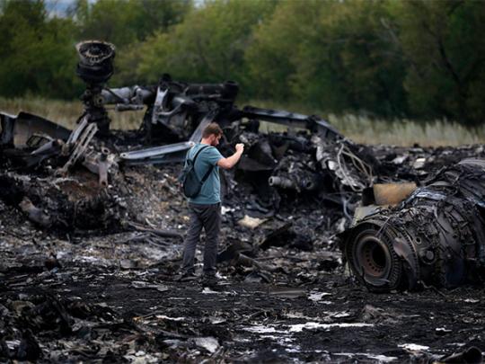 Дело МН17: на месте крушения обнаружены предполагаемые обломки ракеты «Бука» 