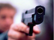 В Запорожье неизвестный выстрелил из травматического пистолета в голову 12-летней девочке