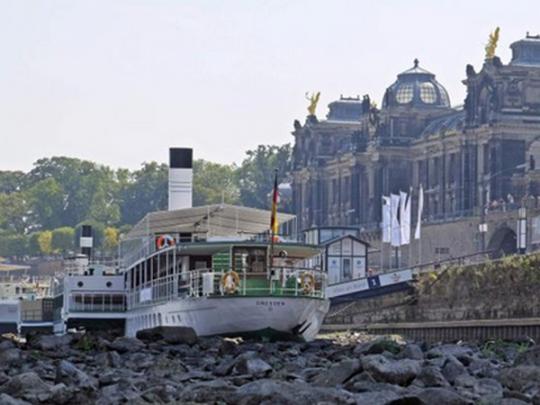 Дрезден река обмелела