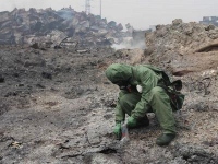 Участник работ по сбору ядовитого вещества