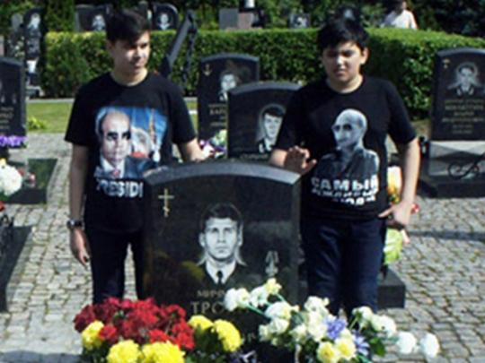 Аркадий Бабченко: «Я не могу ничего изменить в этой стране, где&#133; дети приходят на могилу погибшего на «Курске» отца с портретом человека, сказавшего «Она утонула»