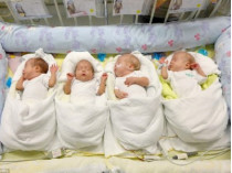Четверо близнецов, которых родила 65-летняя жительница Берлина
