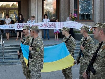 Жители Донбасса вспоминали тех, кто пострадал за флаг Украины