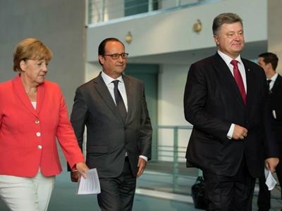 Порошенко, Меркель и Олланд обсудили деэскалацию на Донбассе