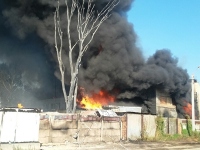 На территории Института стекловолокна в Буче случился сильный пожар (фото, видео)