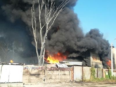 На территории Института стекловолокна в Буче случился сильный пожар (фото, видео)