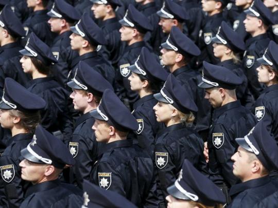 В первую ночь работы одесские патрульные полицейские ловили грабителей и усмиряли пьяного водителя