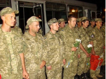В Одессу из зоны АТО возвратились бойцы 28-й бригады, их раненых побратимов доставили в госпиталь