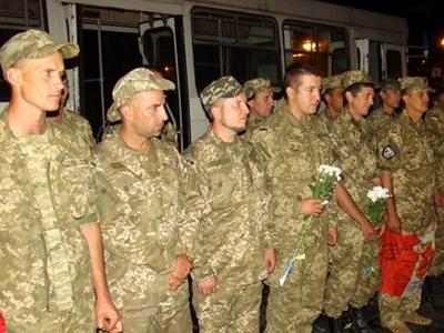 В Одессу из зоны АТО возвратились бойцы 28-й бригады, их раненых побратимов доставили в госпиталь