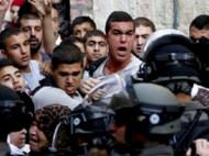 У мечети Аль-Акса в Иерусалиме произошли массовые столкновения (фото)