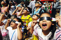 Вчера миллионы людей в азии стали свидетелями самого продолжительного в этом веке полного солнечного затмения