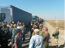 На одном из пунктов пропуска в Крым скопилось более 150 фур (фото)