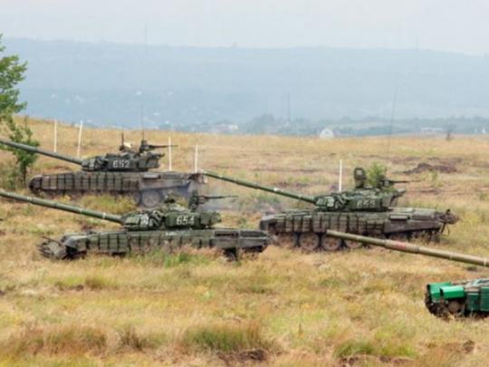 ЛНР начала отводить танки от линии соприкосновения на Донбассе