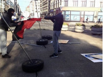 В Риге представители «русского мира» разгромили выставку о Майдане (видео)