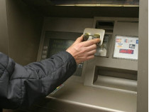 Во Львове задержан злоумышленник, который устанавливал на банкоматы устройства для копирования информации с карточек