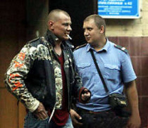 В одном из московских баров 37-летний актер владислав галкин ранил бармена из пистолета и ударил милиционера в лицо