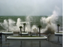 В Одессе сильный шторм уничтожил дорогостоящую яхту (фото)