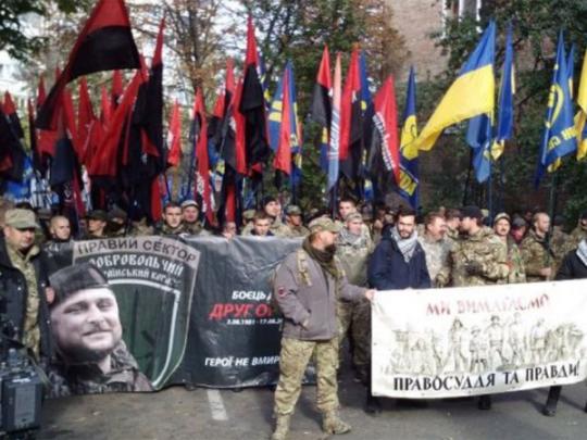 Участники «марша Героев» митингуют возле Лукьяновского СИЗО (трансляция)