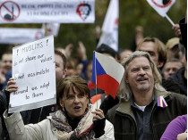 Тысячи чехов вышли на демонстрации против притока мигрантов и исламизации Европы 