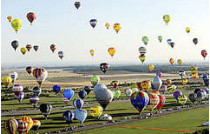 Во франции спортсмены установили мировой рекорд, одновременно подняв в небо 326 воздушных шаров