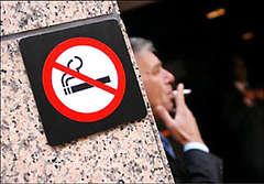 Требование милиционера на улице заплатить штраф за курение в общественном месте квалифицируется как вымогательство взятки