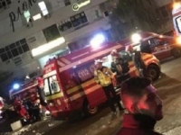 Пожарные машины возе сгоревшего клуба