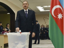 Ильхам Алиев голосует на избирательном участке