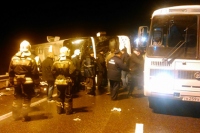 Полиция и спасатели на месте автокатастрофы