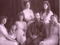 Николай II с женой и детьми