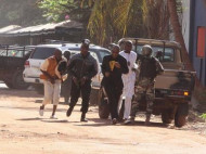В столице Мали начался штурм захваченного боевиками отеля