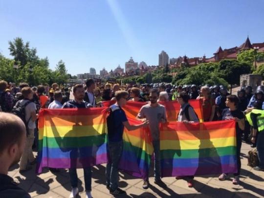 В Киеве радикалы напали на марш ЛГБТ-сообщества