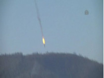 Сбитый Су-24 падает на землю