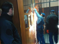 На Одесчине демонтируют решетчатые заграждения на входе во все райотделы полиции (фото)