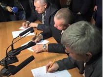 Одесские активисты вынудили судей написать заявления об увольнении (фото)