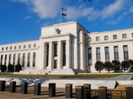 Федеральная резервная система США повысила базовую учетную ставку на 0,25 процента - впервые с 2006 года