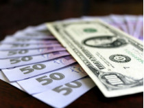 Нацбанк укрепил официальный курс гривни до 23.27 за доллар