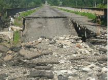 разрушенная дорога Донбасс