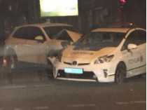 В Одессе женщина на «Porsche» врезалась в патрульную «Toyota Prius» и скрылась: травмирован полицейский