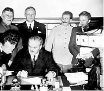 23 августа 1939 года вячеслав молотов и иоахим фон риббентроп подписали договор о ненападении между германией и советским союзом, дополнив его секретным протоколом о разделе сфер влияния в европе