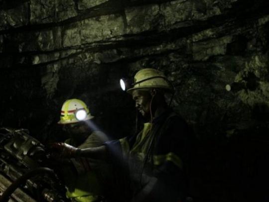 Горняки на золотом руднике в ЮАР