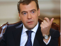 Медведев признал, что РФ и Запад скатились к новой холодной войне