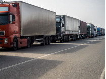 РФ предложила Украине снять ограничение на въезд российских грузовиков