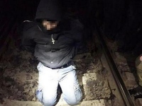 На Харьковщине предотвращен теракт: диверсант заминировал железнодорожный мост (фото)
