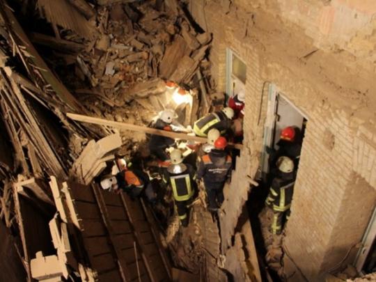Под завалами рухнувшего дома в Киеве могут находится еще трое человек&nbsp;— ГСЧС
