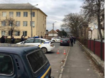 В Мукачево возле школы произошла стрельба, есть пострадавшие (видео)