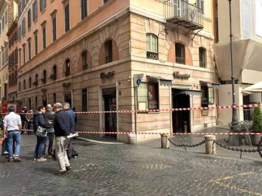 Бар в Риме оцеплен полицией